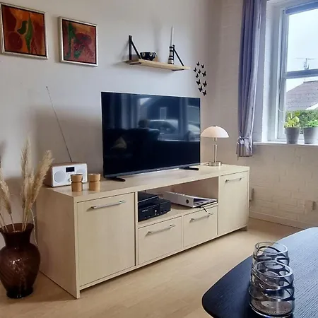 Ferienhaus-mit-aussenwhirlpool-saunatonne-und-drei-terrassen Feriehus *