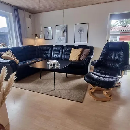 Ferienhaus-mit-aussenwhirlpool-saunatonne-und-drei-terrassen Feriehus Broager