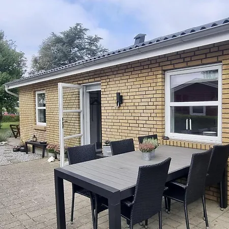 Ferienhaus-mit-aussenwhirlpool-saunatonne-und-drei-terrassen Feriehus